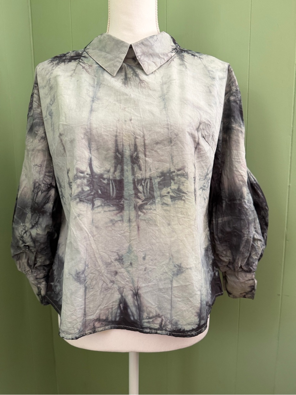 Beulah Gray Abstract Tie-Dye High Collar Balloon Sleeve Cotton Top